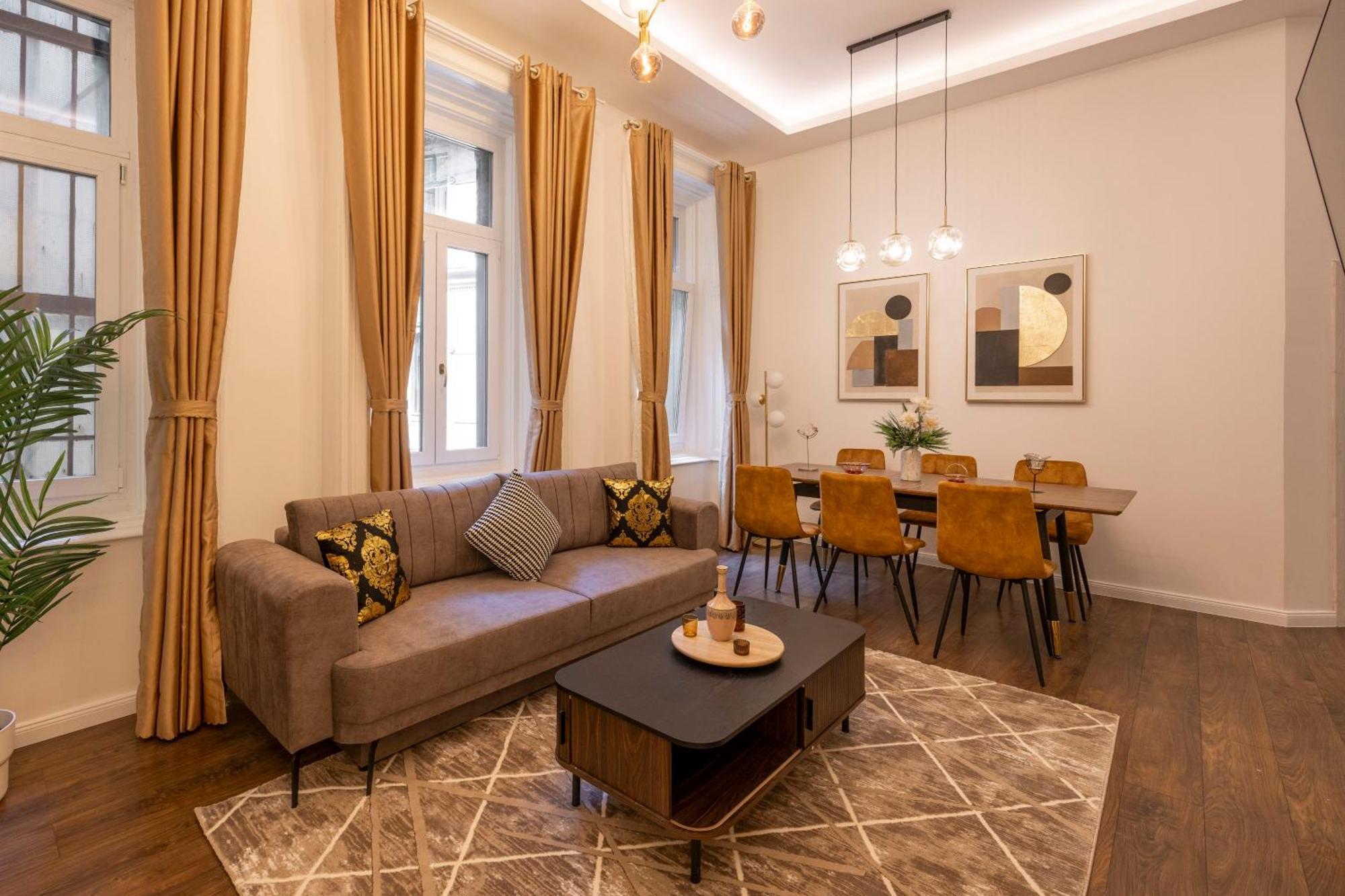 Exclusive Downtown Quentin Residence By Prestige Homes Budapest Exterior photo